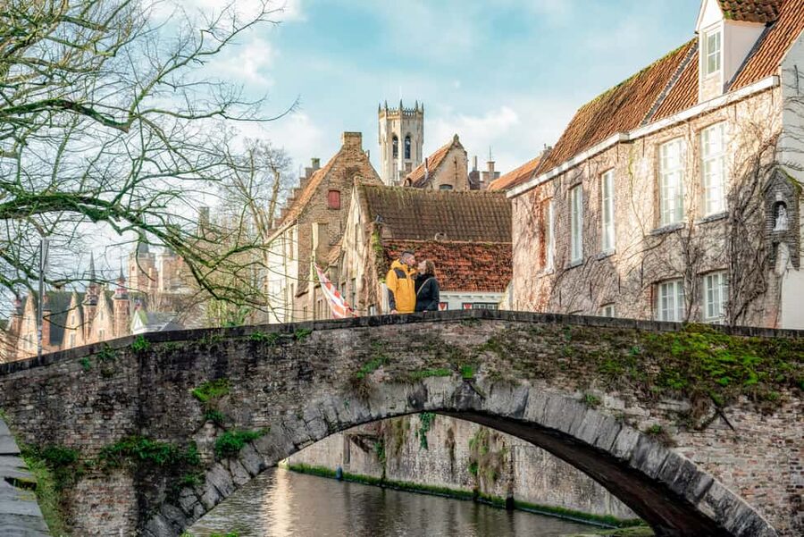 Bruges : Your private 1 hour photoshoot in the medieval city - Photo stops and sightseeing that don’t waste your time