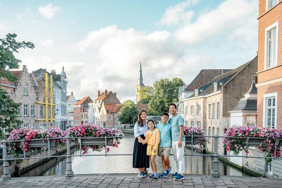 Bruges : Your private 1 hour photoshoot in the medieval city - Price and group value: why $353 can be a smart deal