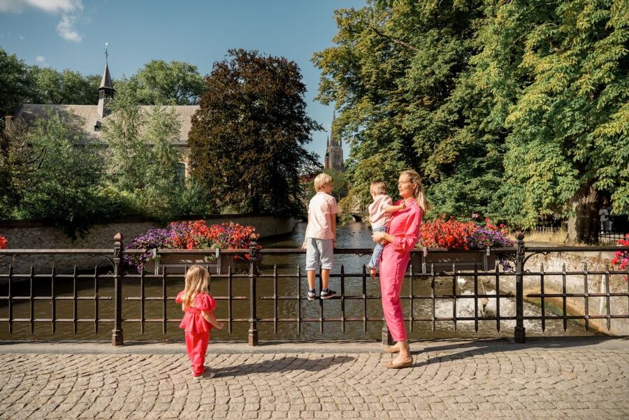 Bruges : Your private 30min. photoshoot in the medieval city - Starting at Jan van Eyckplein, The Perfect Bruges Anchor