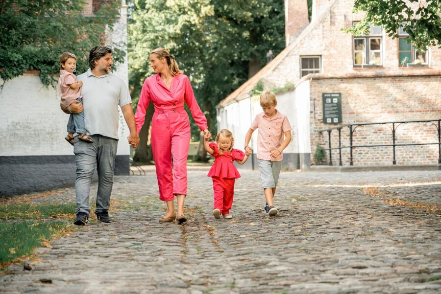 Bruges : Your private 30min. photoshoot in the medieval city - The 30-Minute Flow: Theme, Direction, and Smart Stops
