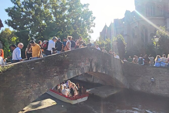 Brugge & Gent, Flanders marvels... 1 Day tour from Brussels - The last stretch: graffiti alley, city hall, and a smooth return to Brussels