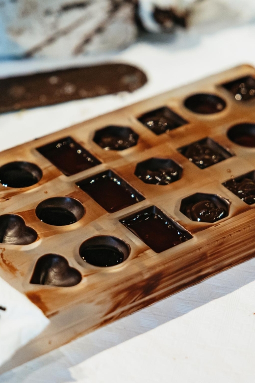 Brussels: 2.5-Hour Belgian Chocolate Making Workshop - Your take-home box: how much you get and how to pack it