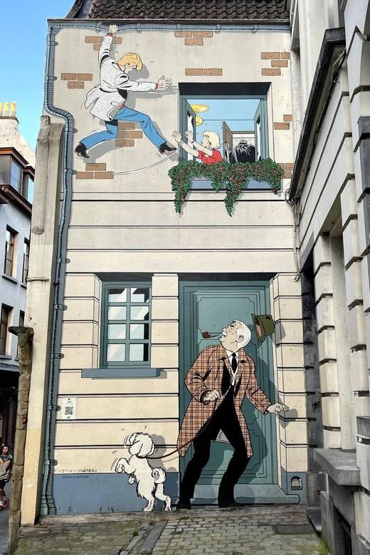 Brussels: 2 hours Private Walking Tour of the Comics Walls - 10 mural paintings and the Belgian comic titles you’ll recognize
