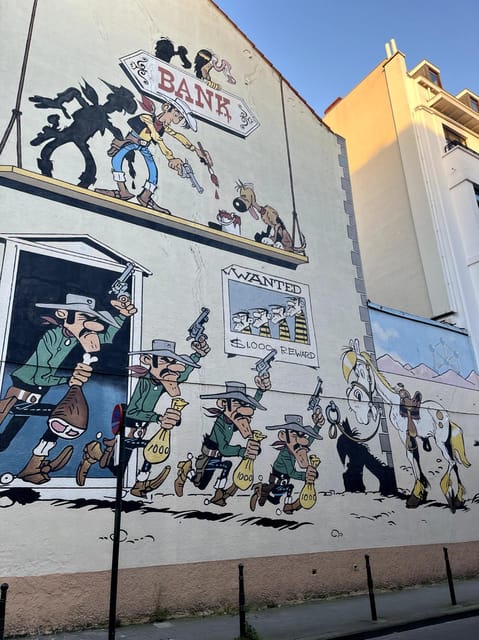 Brussels: 2 hours Private Walking Tour of the Comics Walls - Wandering Brussels historical center while you learn the comics
