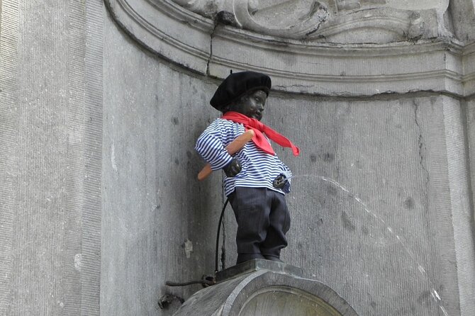Brussels 2-Hours Walking Tour: Must-See Highlights in the Center - Egmont and Hornes Fountain: small details, big charm
