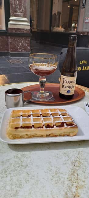Brussels Beer, Chocolate and Waffle Tour - Past the major sights: a route that adds context, not just movement