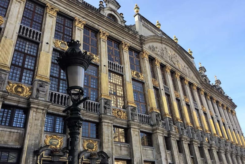 Brussels Beer, Chocolate and Waffle Tour - The 150-minute structure: short enough for focus, long enough to matter