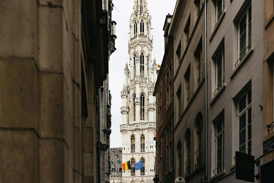 Brussels: Beer Tour with 6 Beers and 3 Chocolate Tastings - Who this tour suits best, and who might feel out of place