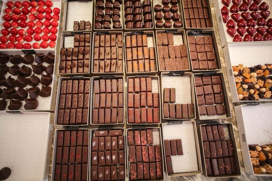 Brussels: Chocolate Appreciation and Tasting Walking Tour - Royal Galleries of Saint Hubert: the perfect setting for a chocolate stroll