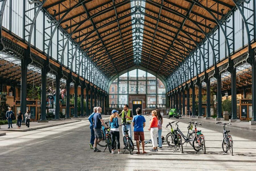 Brussels: City Highlights and Hidden Gems Bike Tour - A Stop That Pops Up Often: The Underground Cemetery Moment