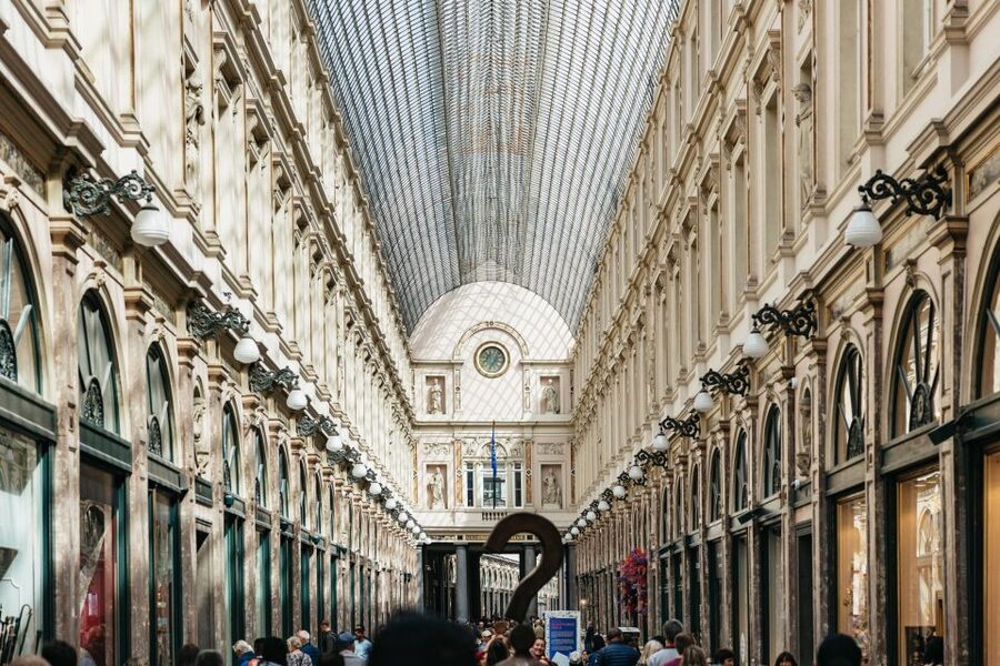 Brussels: City Highlights Walking and Tasting Tour - Manneken Pis, small landmark, big personality