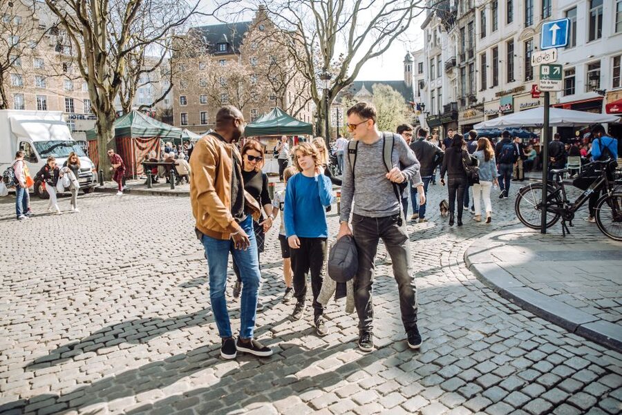 Brussels Comics & Street Art: Private Walking Tour - More comic browsing at Brüsel and a manga store with clear odds