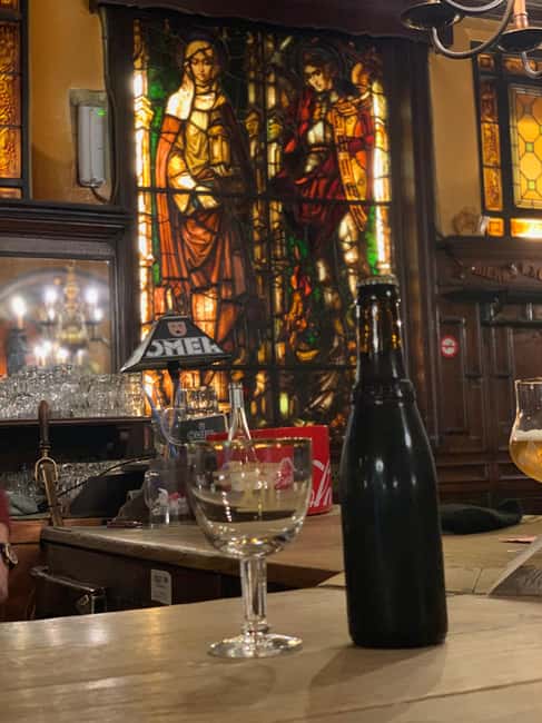 Brussels : Exclusive Chocolate, Beer, Waffle & Whiskey tour - Chocolate tastings: 12 treats, hot chocolate, and Speculoos with roots