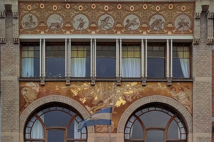 Brussels: Fall and Rise of Art-Nouveau Guided Tour - Art-Nouveau looks better when you understand the building tricks