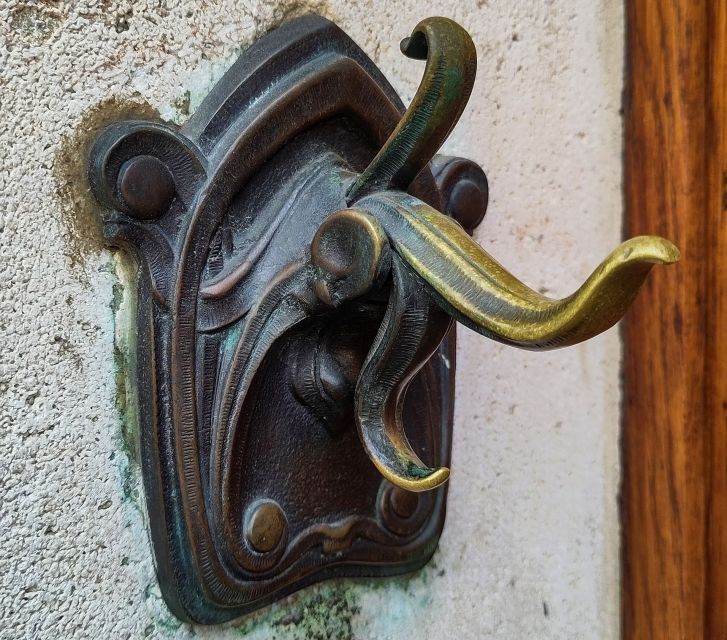 Brussels: Fall and Rise of Art-Nouveau Guided Tour - What you learn on the streets: techniques you can spot with your own eyes