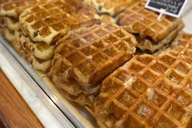 Brussels Food Tour: 10 Tastings of Waffles, Beers, Fries & More - Getting started at Auguste Orts, the easy way to begin