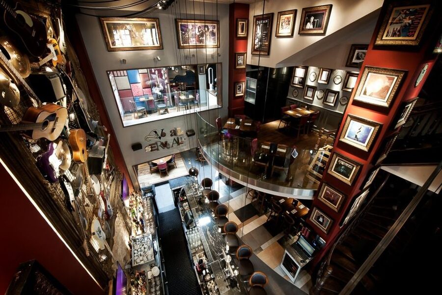 Brussels: Hard Rock Cafe with Set Menu for Lunch or Dinner - The Gold Menu (2-Course) vs Diamond Menu (3-Course)