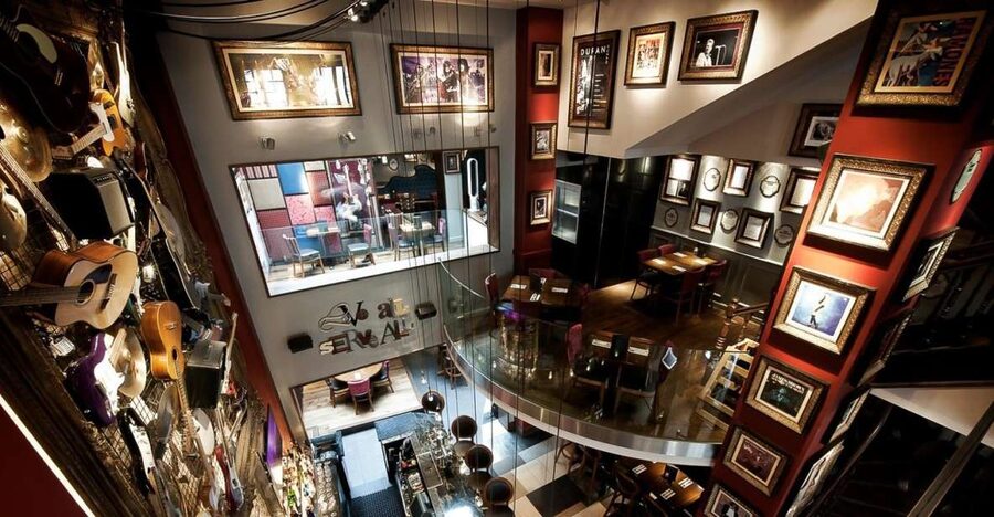 Brussels: Hard Rock Cafe with Set Menu for Lunch or Dinner - Food Portions, Timing, and Comfort Food Reality Check