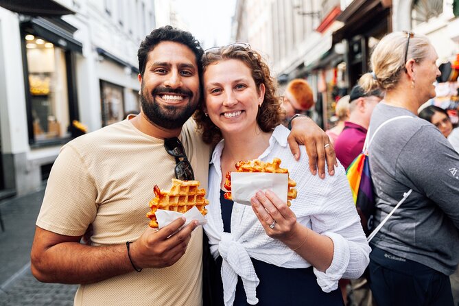 Brussels: Historical Walking Tour with Chocolate & Waffle Tasting - Stop 1: Grand Place, City Hall Facades, and the “Read Me” Symbols
