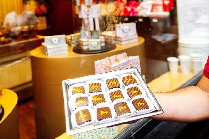 Brussels: Historical Walking Tour with Chocolate & Waffle Tasting - Stop 2: Manneken Pis, Why It Matters, and the Warm Waffle Break
