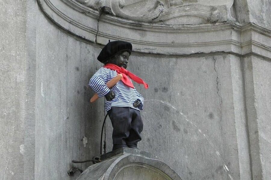 Brussels Must-See Attractions Walking Tour - Royal Theatre Toone, the old interior, and the resident cat finale