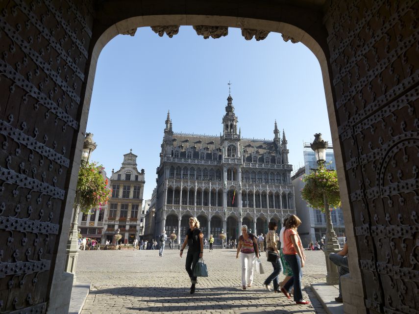 Brussels: Private 3-Hour Sightseeing Walking Tour - Chocolate shop trail: how to turn passing stops into real bites
