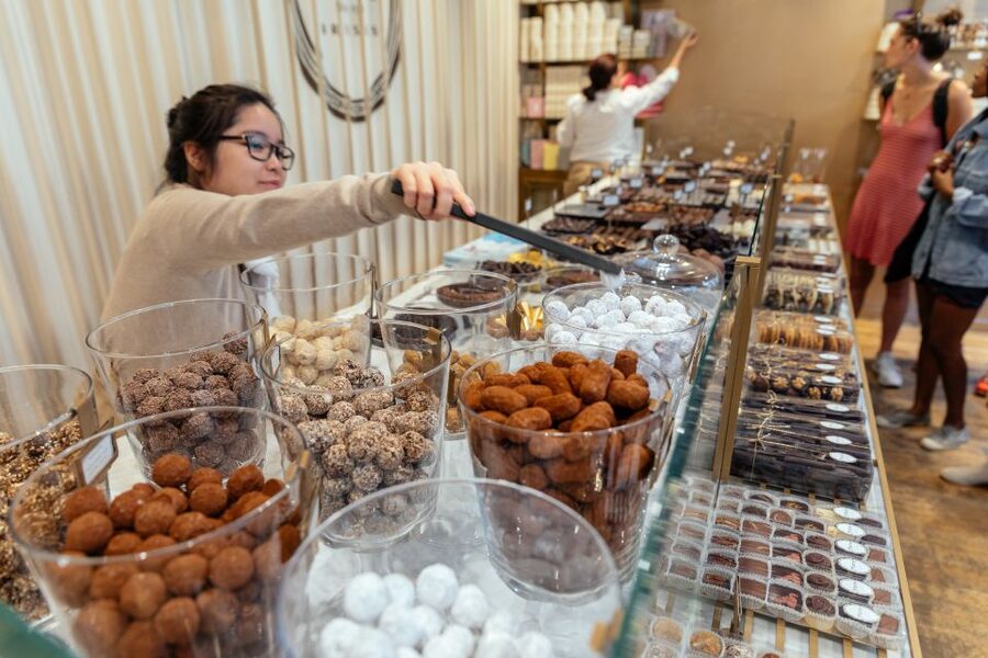 Brussels: Private Food Tour – 10 Tastings with Locals - Guide quality and your odds of a great experience