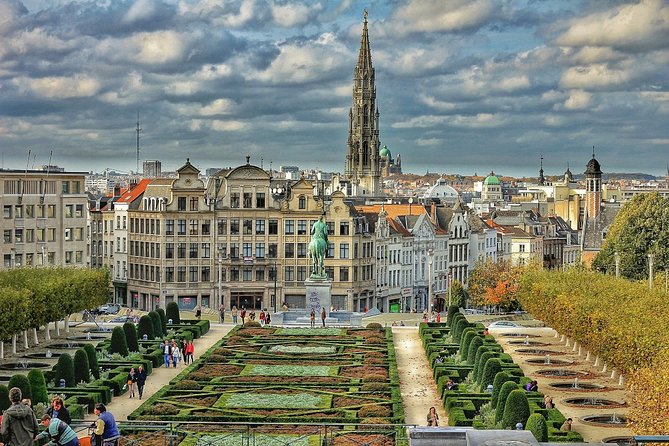 Brussels Private Walking Tour With A Professional Guide - Grand Place Is the Right Starting Line in Brussels