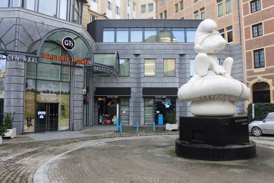 Brussels: The comic book walls walking tour - Going beyond central Brussels, then finding comics in your language