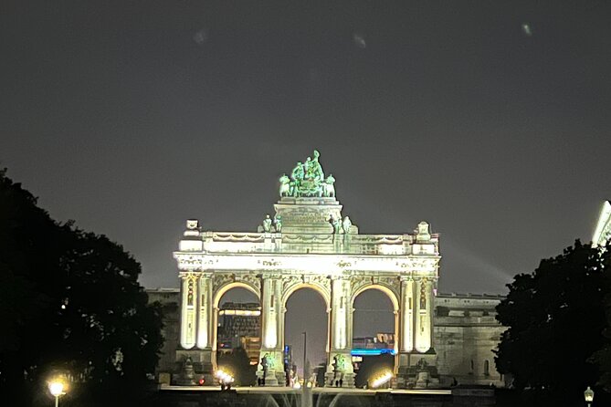 Brussels Tootbus before night sightseeing tour - What kind of traveler should book this night bus?