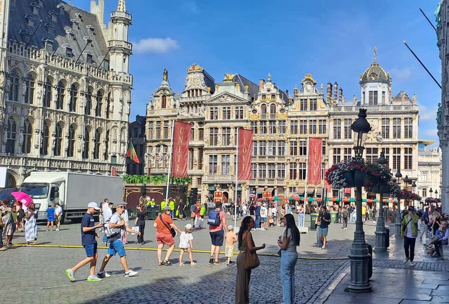Brussels: Walking Food Tour with Chocolate, Beer, & Waffles - Trappist Beer Around Noon: Old Tavern Energy and Pairing Time
