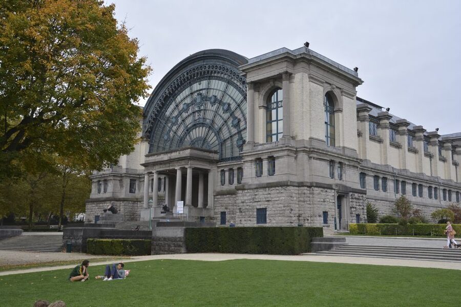 Brussels: Walking Tour from Central Station to Manneken Pis - European Parliament Buildings: Commission and Council in City Space