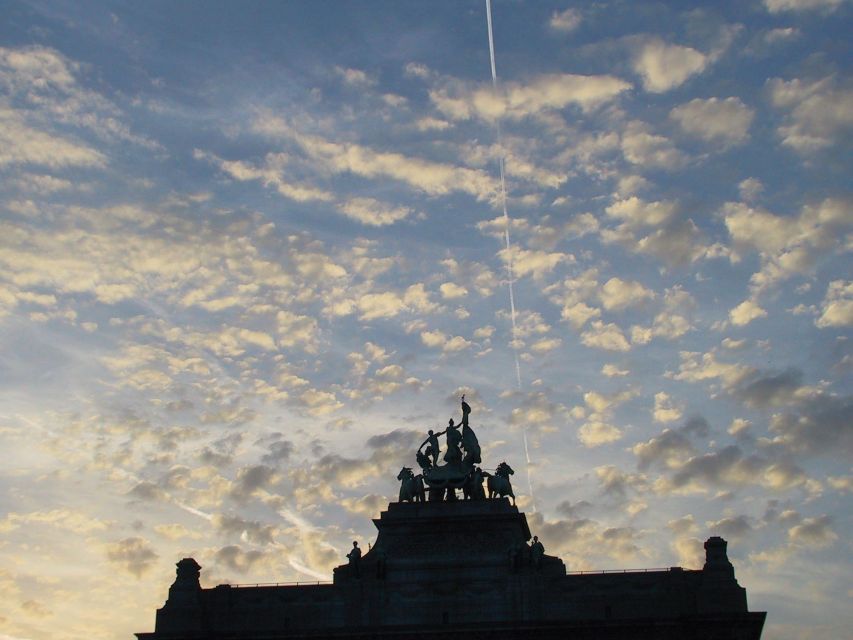 Brussels: Walking Tour from Central Station to Manneken Pis - Manneken Pis: The Small Figure With Big Cultural Clout