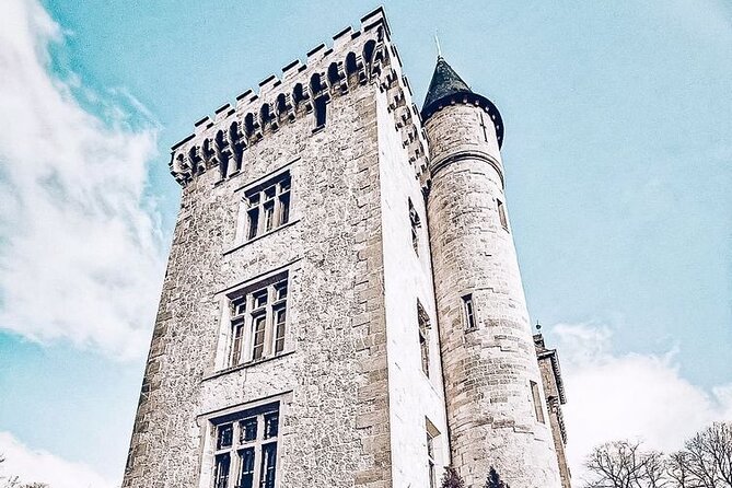 Castle Guided Tour (English) - Café time: plan your appetite, and expect mixed reports