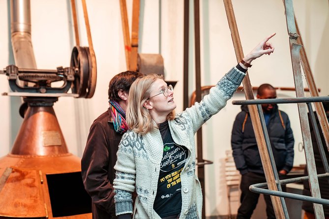 Discover our Brussels craft breweries with a local, passionate, young guide - Stop 3: the coolest bar in the young district, final pours matched to your taste level
