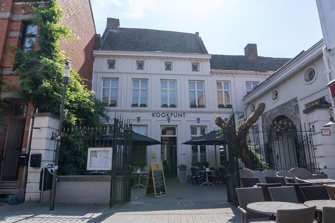 e-Scavenger hunt Hasselt: Explore the city at your own pace - Gin Museum, Virga Jesse, and St Quintinus Cathedral