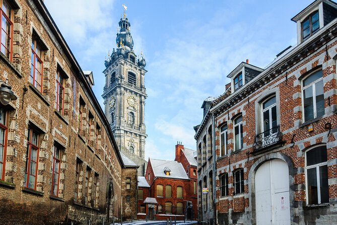 e-Scavenger hunt Mons: Explore the city at your own pace - Churches and local identity: St. Waltrude and the doudou world
