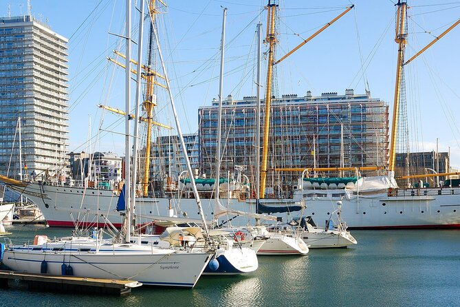 e-Scavenger hunt Ostend: Explore the city at your own pace - The pier, Kursaal, and the promenade statues