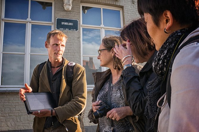 "Edges of Brugge" Photo Tour - 2hr open city tour & workshop - Andy’s coaching style: tips you can actually apply on the spot