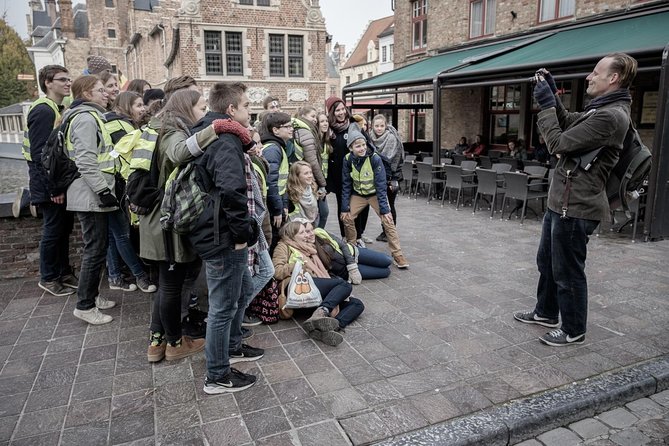 "Edges of Brugge" Photo Tour - 2hr open city tour & workshop - Practice time with sample photos: a shortcut to better composition