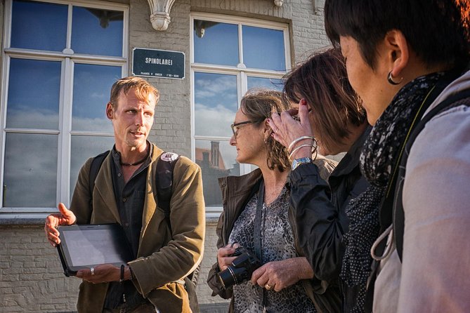 "Essential Brugge" Photo Tour - 3hr private city tour & workshop - Rozenhoedkaai on Quai du Rosaire: planning for the shot