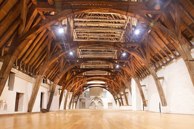 Exclusive Bruges Churches Tour: Admire Michelangelo’s Masterpiece - Stop 5, Basilica of the Holy Blood: seeing the relic in real life