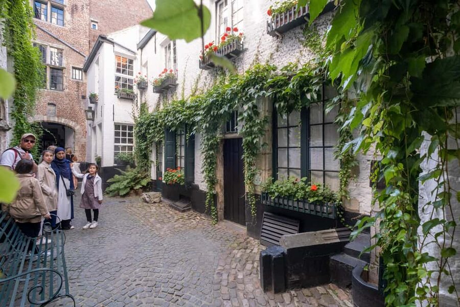 Explore the history of Antwerp with a local historian - Who should book this Antwerp historian walk