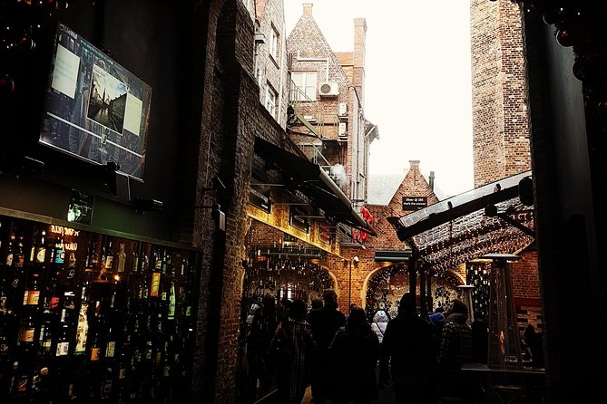 Food tasting & Historical walk - The Markt and surrounding landmarks, plus bitterballen and waffles