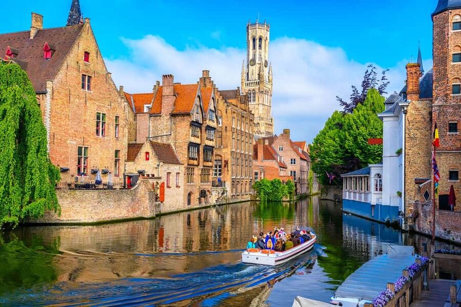 From Amsterdam: Bruges Day Tour in Spanish or English - From Amsterdam to Bruges, a long bus ride that stays practical