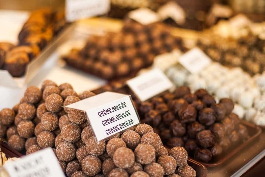 From Amsterdam: Bruges Day Tour in Spanish or English - The chocolate and beer capital: smart use of your free time