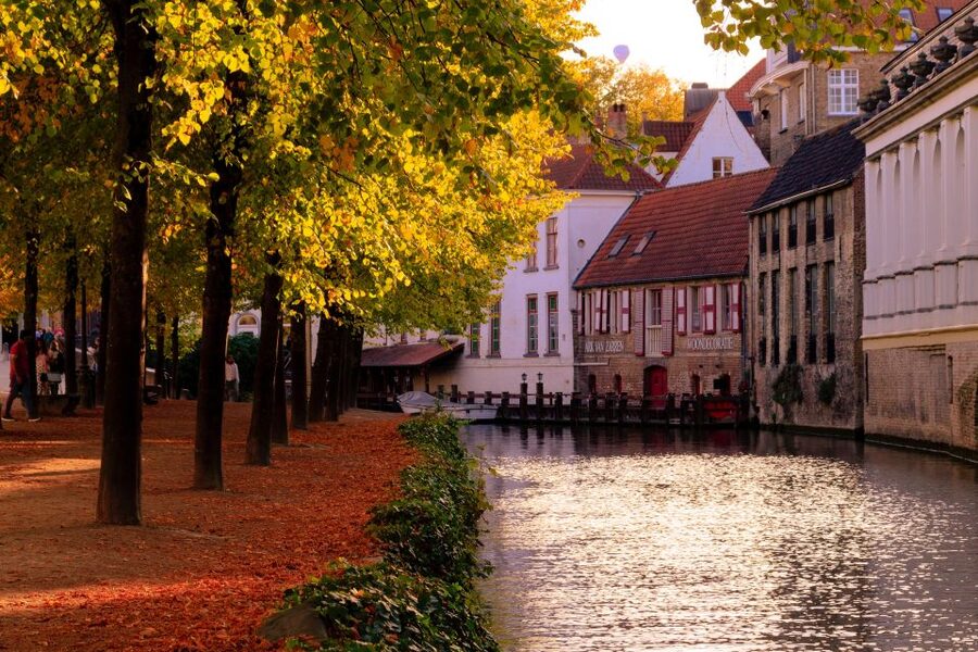 From Amsterdam: Bruges Day Trip in Spanish with Boat Option - Church of Our Lady, canals around Dijver, and the best photo routes