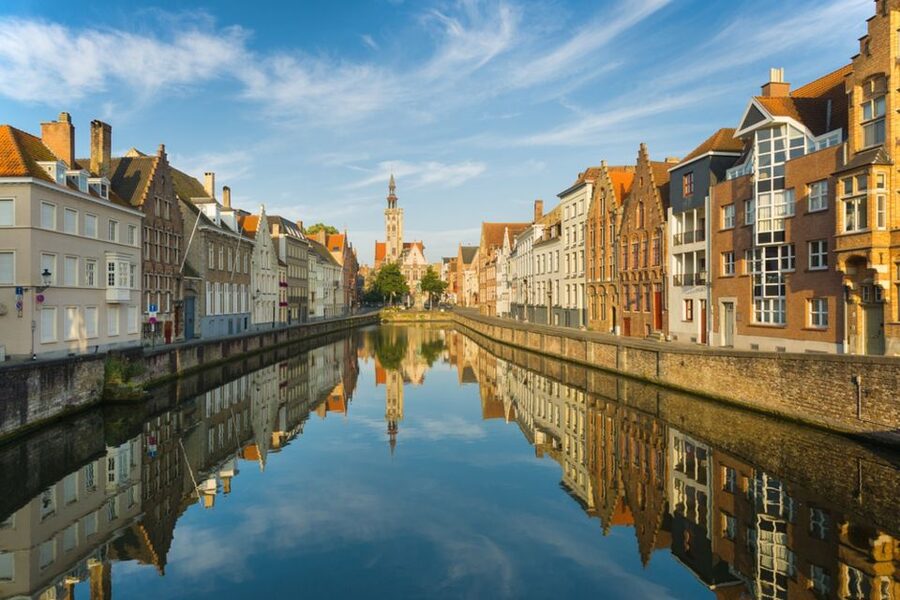 From Amsterdam: Day Trip to Bruges in Spanish or English - Markt Square and the Belfry: The Heartbeat of the City