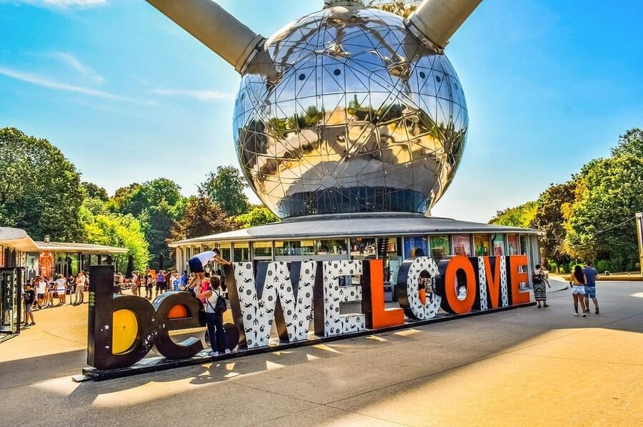 From Amsterdam: To Brussels - Travel as a VIP - Manneken Pis: quick stop, big personality