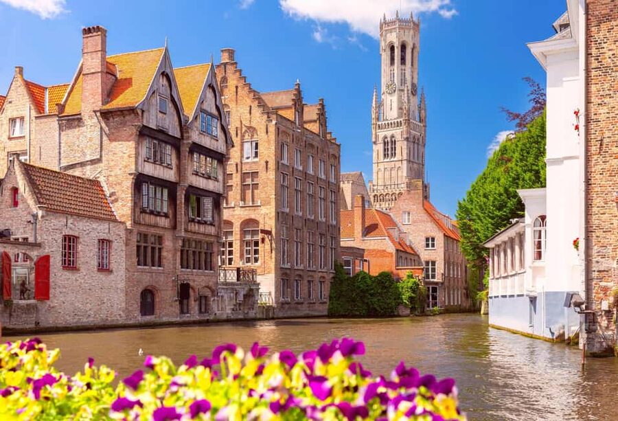 From Brussels: Bruges by Train with Guided Tour & Boat Ride - The guided walking tour: how you get your bearings fast